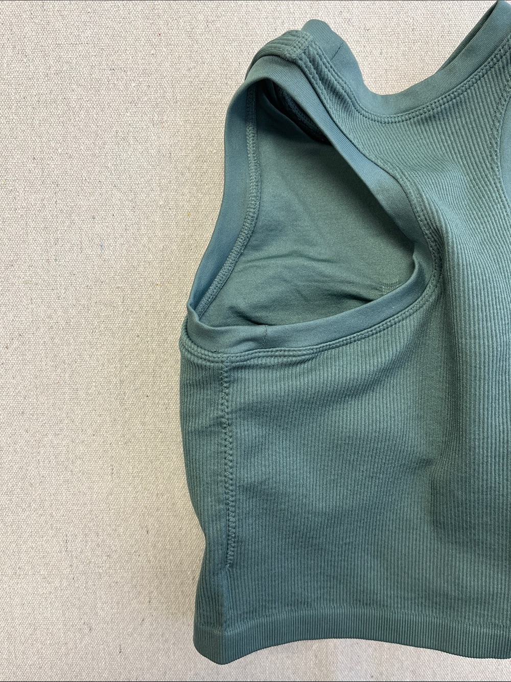 Pro-Fit Seamless Ribbed Cropped Tank Top Built-In Bra Green Small - Picture 8 of 8